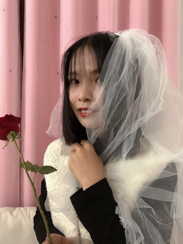持紫菜包饭的女孩的第一张照片--永春相亲网