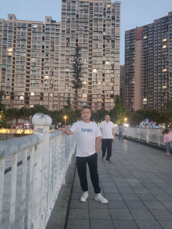 寂寞的男人的第一张照片--永春相亲网