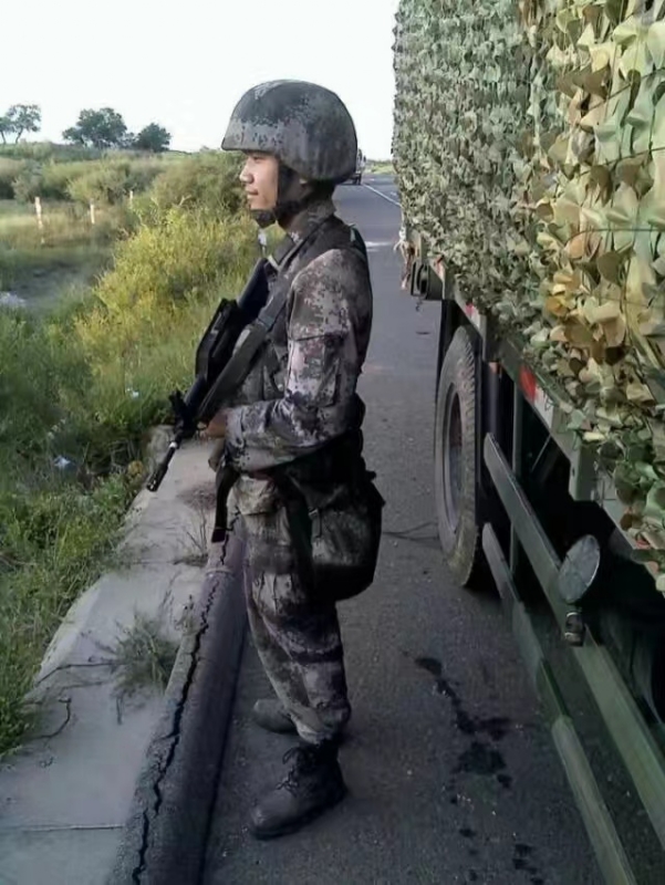搬砖中的第一张照片--永春相亲网
